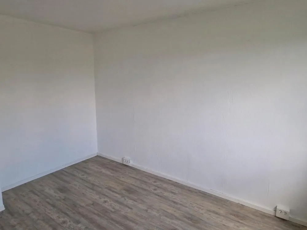 Bright 3-Room Apartment with Balcony & Evening Sun, 59 m² in Sömmerda