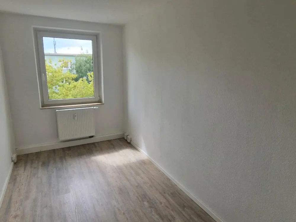 Bright 3-Room Apartment with Balcony & Evening Sun, 59 m² in Sömmerda