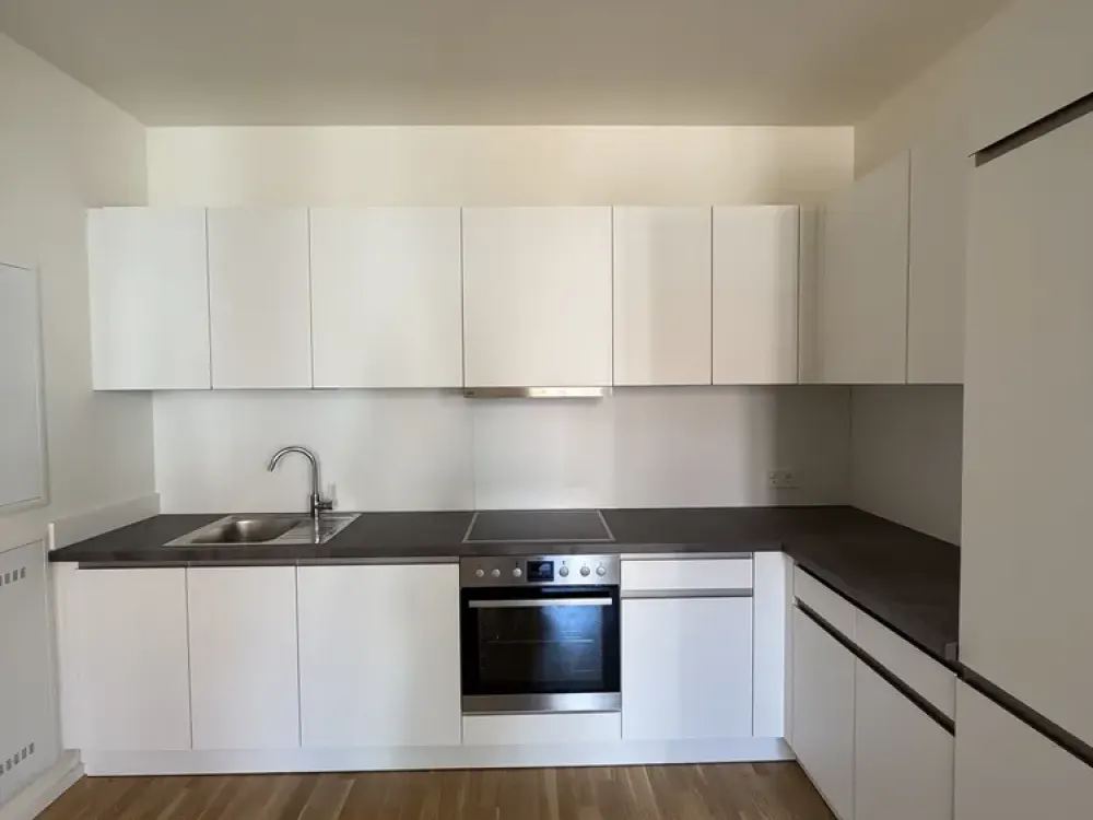 Central Living: 2-Room Apartment with Built-in Kitchen at the Frauenkirche