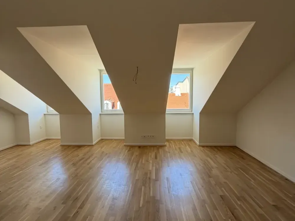 Central Living: 2-Room Apartment with Built-in Kitchen at the Frauenkirche