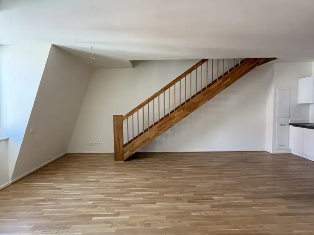 Central Living: 2-Room Apartment with Built-in Kitchen at the Frauenkirche