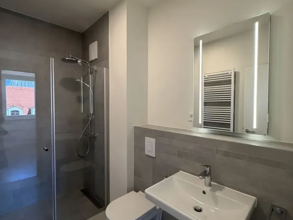 Central Living: 2-Room Apartment with Built-in Kitchen at the Frauenkirche