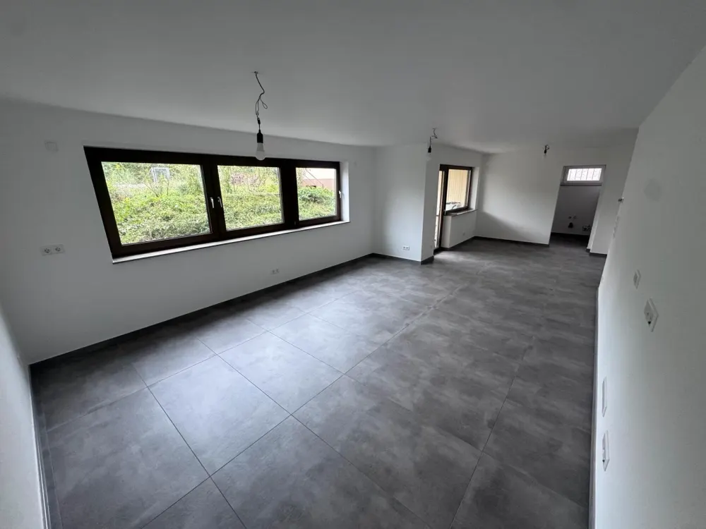 Kernsaniert Moderne 2,5-Zimmer-UG-Wohnung in Leonberg