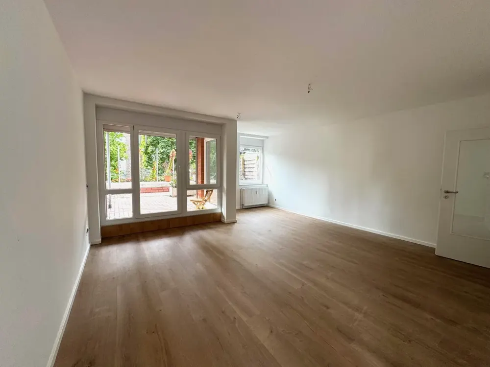 Upscale Quiet 2-Room Apartment with Spacious Terrace after Core Renovation in 2025