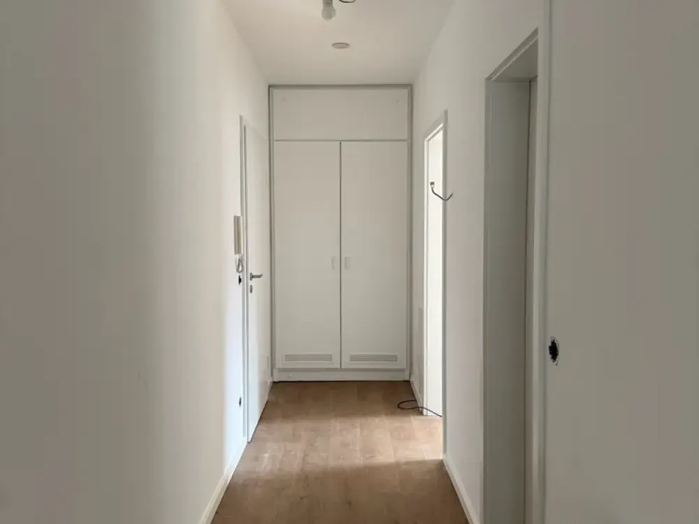 Upscale Quiet 2-Room Apartment with Spacious Terrace after Core Renovation in 2025