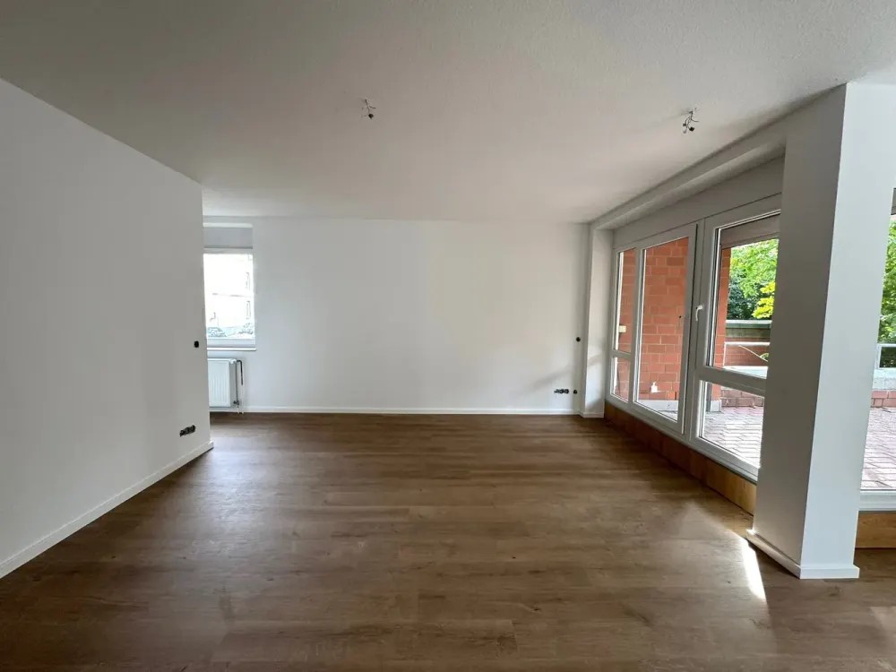 Upscale Quiet 2-Room Apartment with Spacious Terrace after Core Renovation in 2025