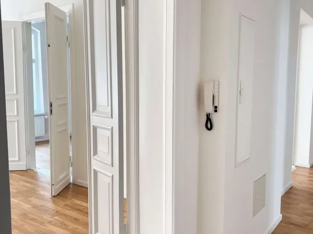 Modernisierte 4 Zimmer Altbauwohnung mit EBK am Schloss Charlottenburg