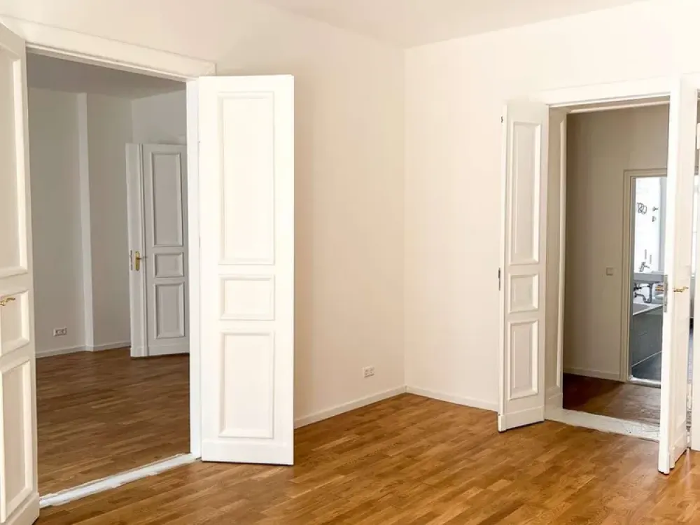 Modernisierte 4 Zimmer Altbauwohnung mit EBK am Schloss Charlottenburg