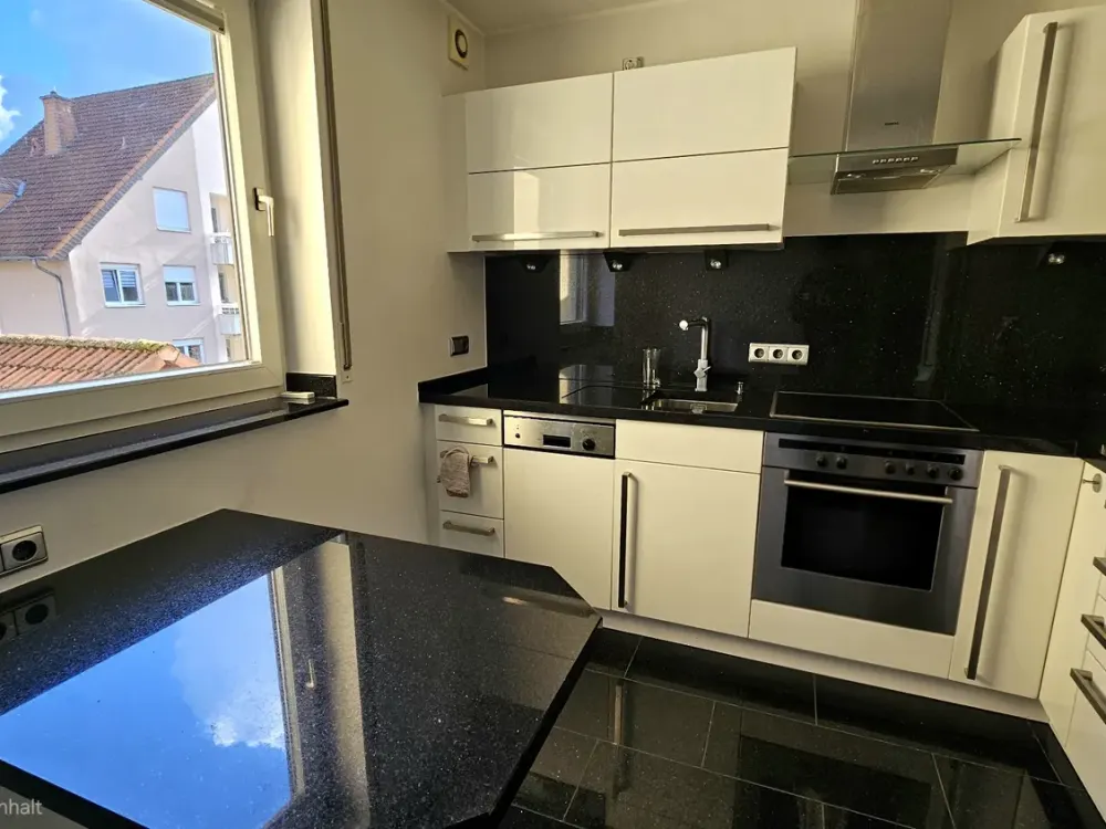 High-quality and bright apartment in prime location with distant view