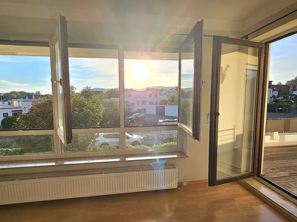 High-quality and bright apartment in prime location with distant view