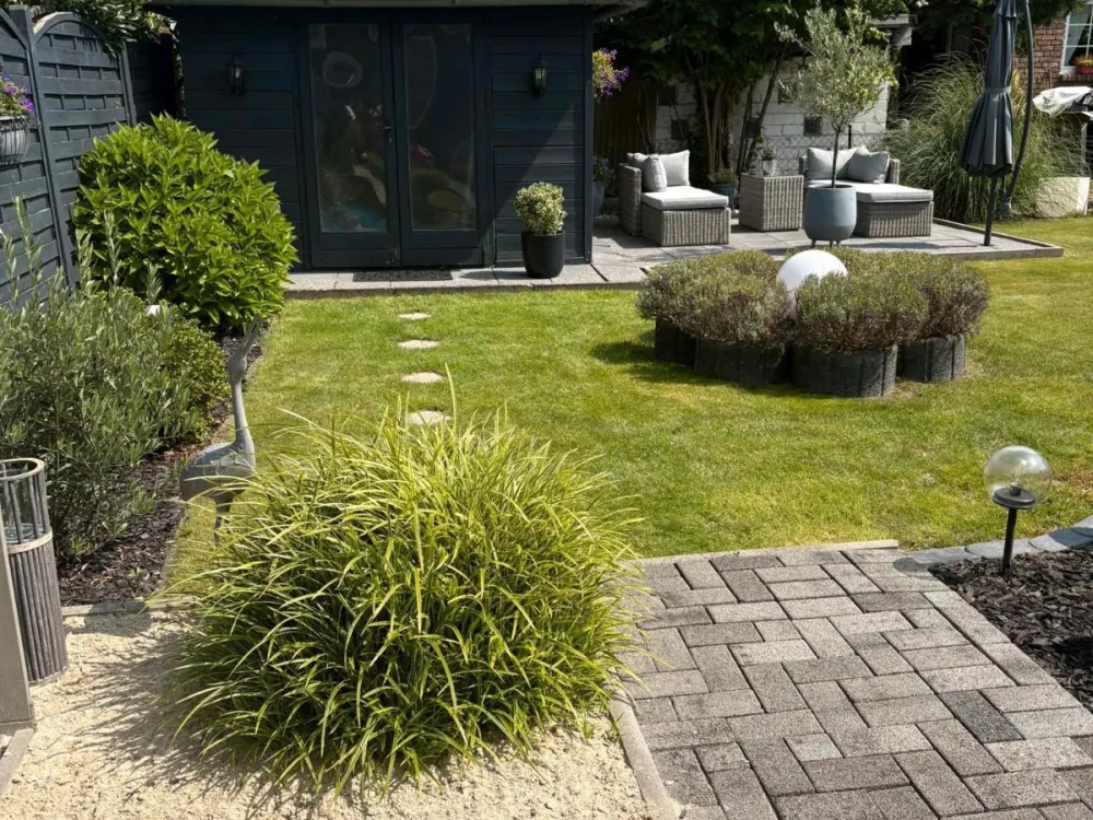 Charmantes Hinterhaus mit Garten und Stellplatz auf Zeit