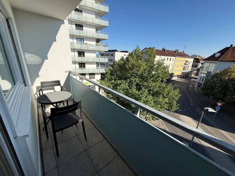 2 möblierte WG-Zimmer mit eigenen Balkonen in heller 2‐Zimmer‐Wohnung, zentral, mit Aufzug, all-in, Friedrichshafen
