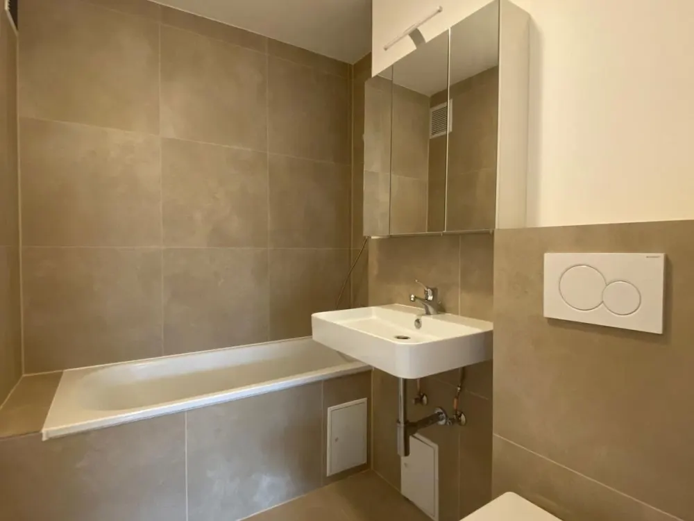 Exklusives Zimmer frei in 4er - WG !, Raimundstraße 100 in Frankfurt am Main - ab dem 01.10