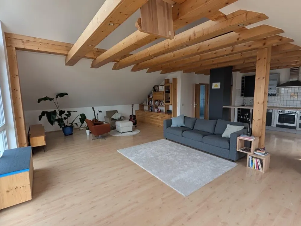 Vermieter eine wunderschöne, elegante Dachgeschosswohnung