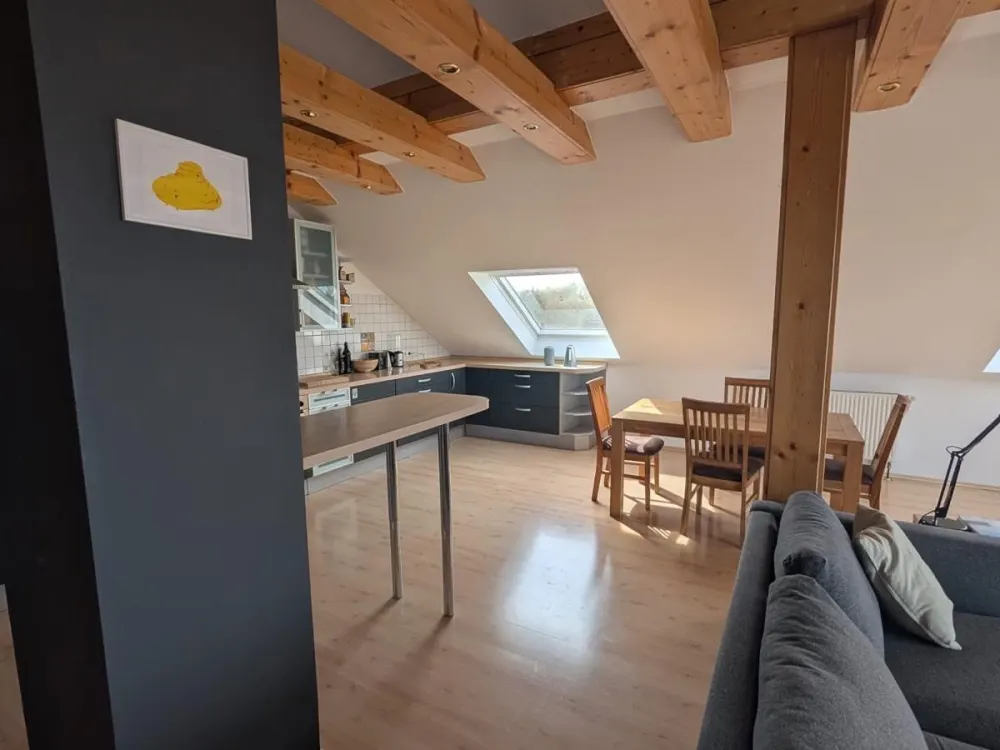 Vermieter eine wunderschöne, elegante Dachgeschosswohnung