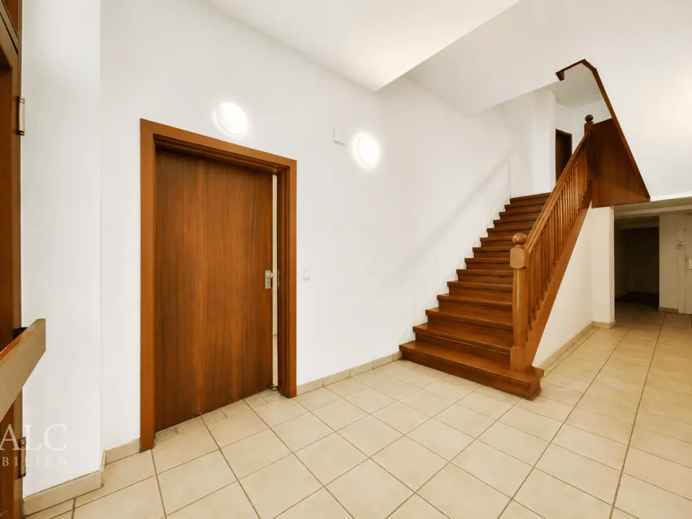 Großzügige 130 m² Erdgeschosswohnung in zentraler Lage von Düsseldorf-Pempelfort