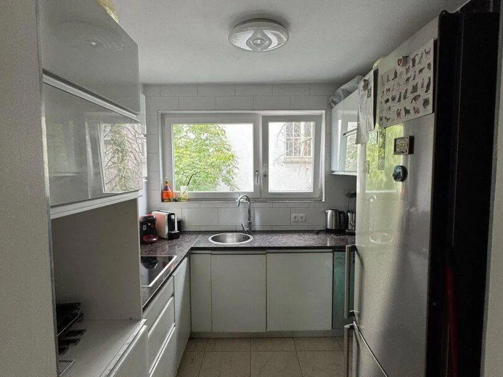Zuhause mit 3 großen, möblierten Zimmern in Stuttgart Nord