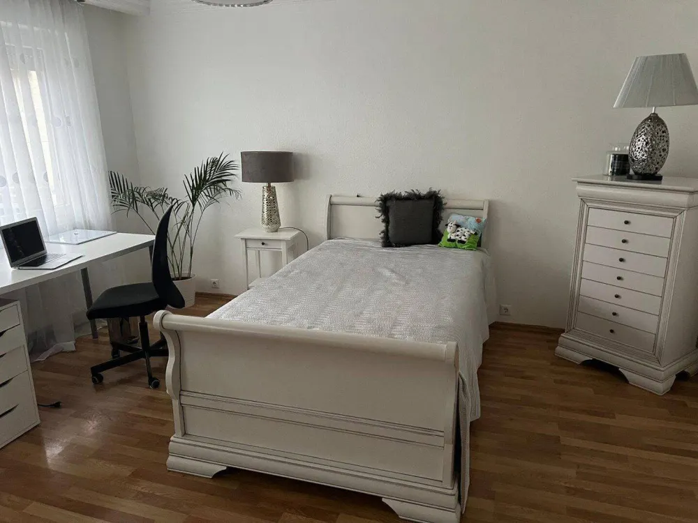 Zuhause mit 3 großen, möblierten Zimmern in Stuttgart Nord