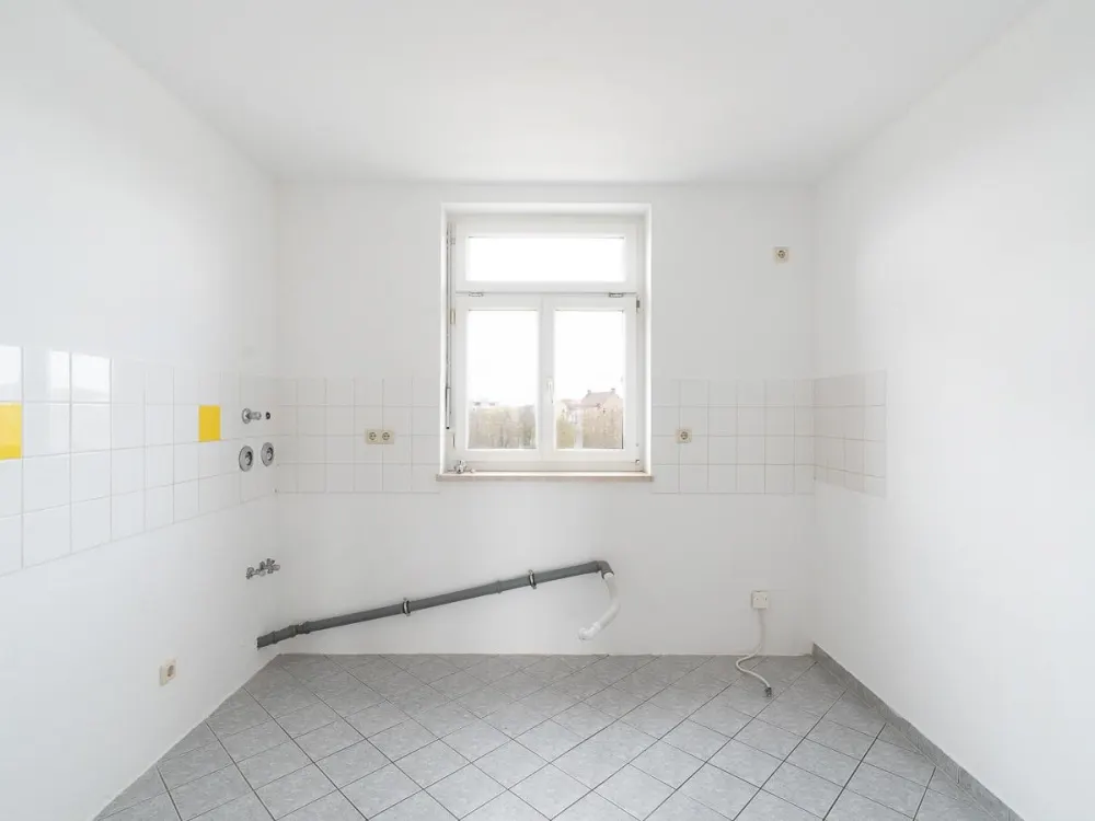 Geräumige 3-Zimmer-Whg. unweit des WorldTradeCenters. Neubau mit Aufzug, Balkon und Wanne.