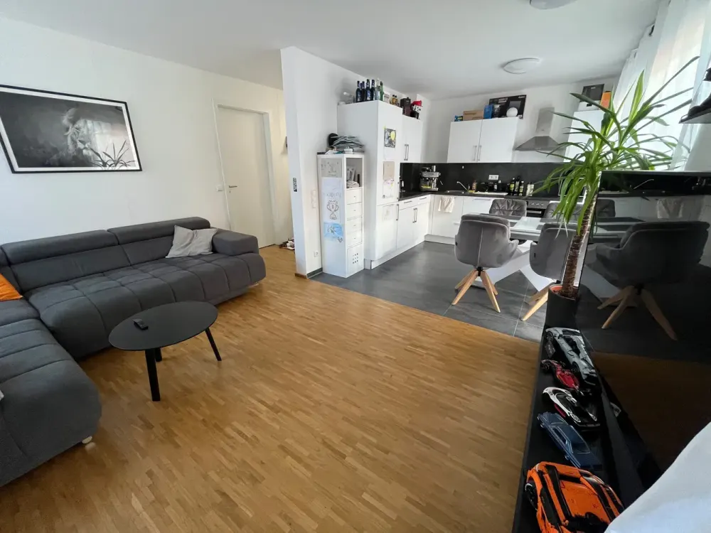 Moderne 2-Zimmer-Wohnung mit Balkon, Aufzug, Stellplatz und Haustiere sind willkommen