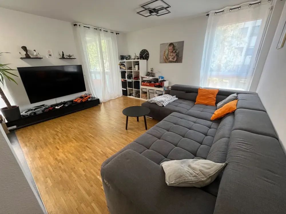 Moderne 2-Zimmer-Wohnung mit Balkon, Aufzug, Stellplatz und Haustiere sind willkommen