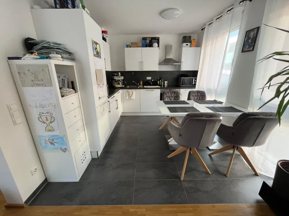 Moderne 2-Zimmer-Wohnung mit Balkon, Aufzug, Stellplatz und Haustiere sind willkommen