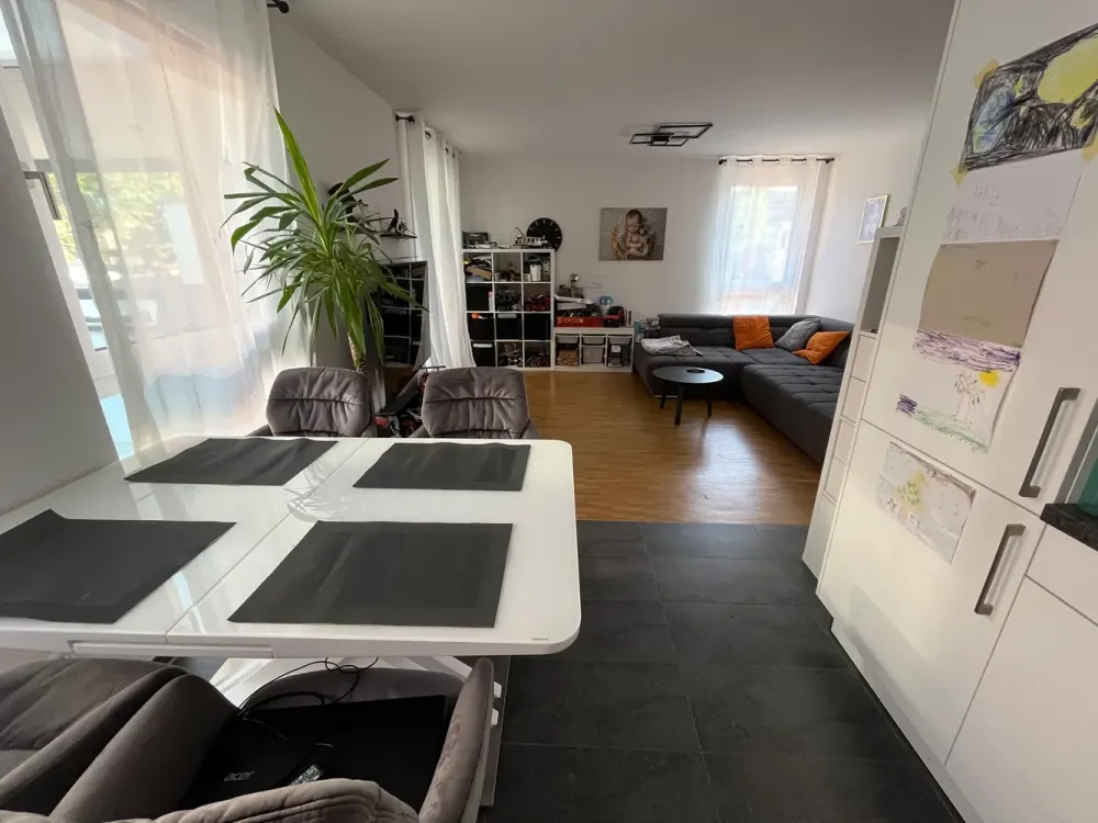 Moderne 2-Zimmer-Wohnung mit Balkon, Aufzug, Stellplatz und Haustiere sind willkommen