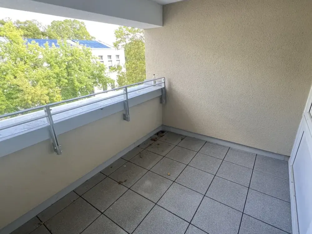 Maisonette Apartment with 4 Rooms, 4 Balconies, Optional Parking Space in the Heart of Brühl