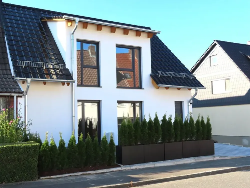 Wohnen mit Weitblick: Moderne 2 ZKB mit EBK & Balkon in Toplage!