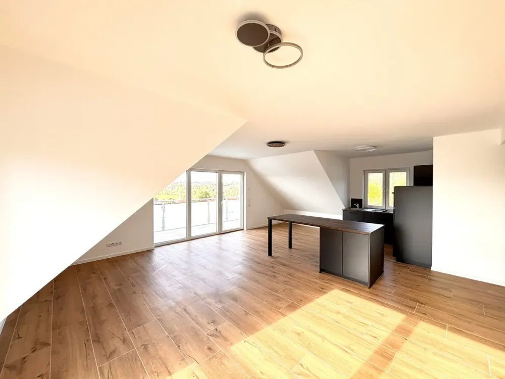 Wohnen mit Weitblick: Moderne 2 ZKB mit EBK & Balkon in Toplage!