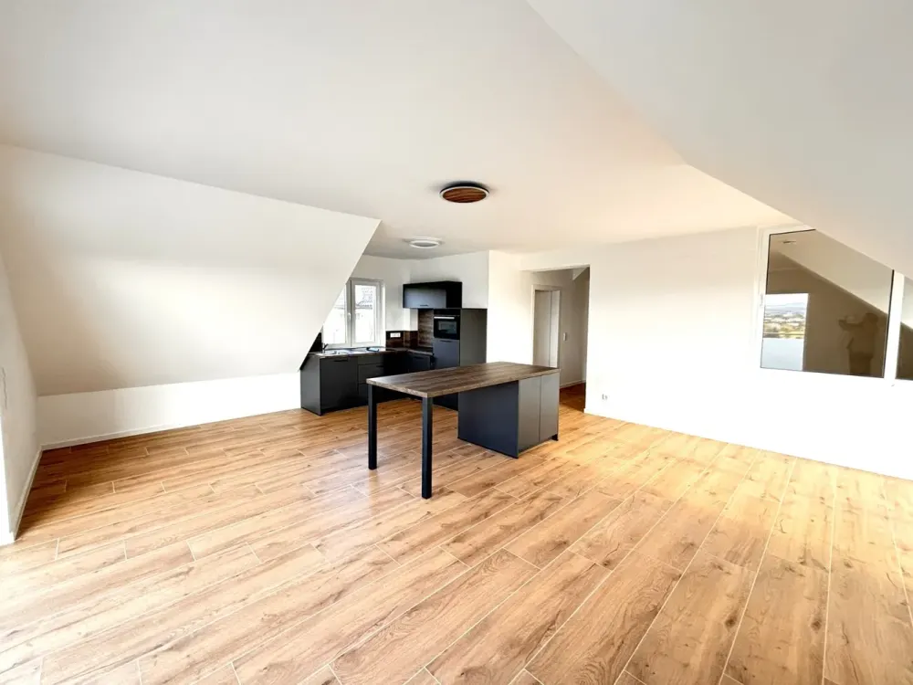 Wohnen mit Weitblick: Moderne 2 ZKB mit EBK & Balkon in Toplage!