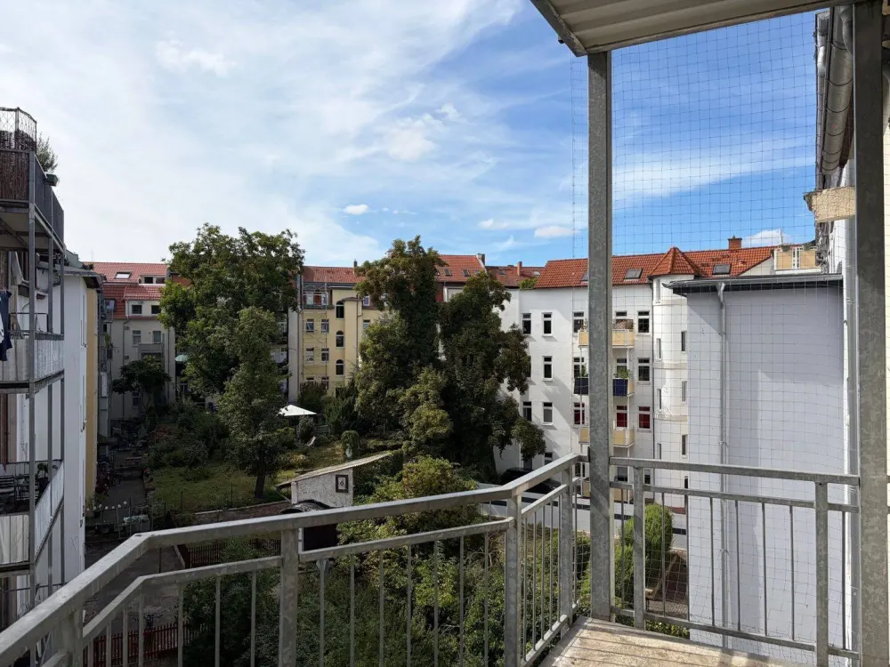 Frisch komplett renovierte 4-Zimmer-Wohnung mit großem Südbalkon in der Andreasvorstadt