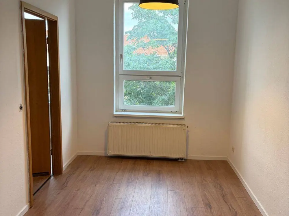 Frisch komplett renovierte 4-Zimmer-Wohnung mit großem Südbalkon in der Andreasvorstadt