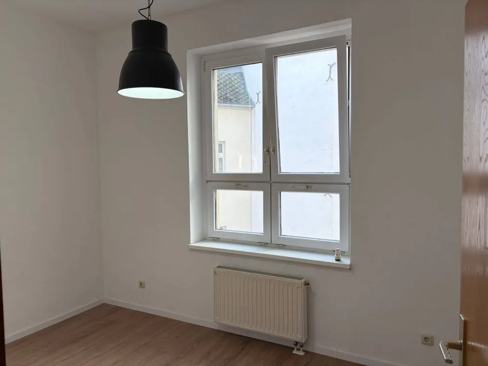Frisch komplett renovierte 4-Zimmer-Wohnung mit großem Südbalkon in der Andreasvorstadt