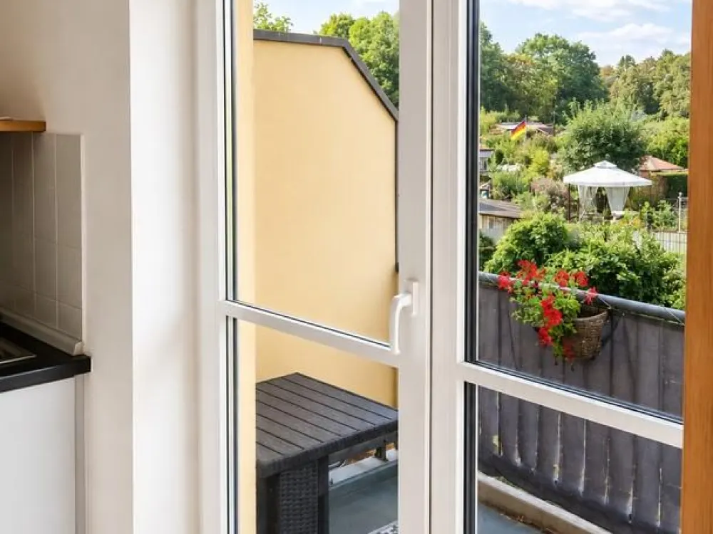 Helle möblierte Wohlfühloase mit Balkon und Blick ins Grüne