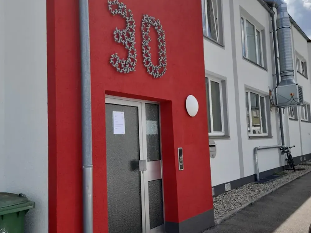 5 1/2 Zimmer Dachgeschosswohnung mit großzügiger Loggia - PROVISIONSFREI - geeignet für WG