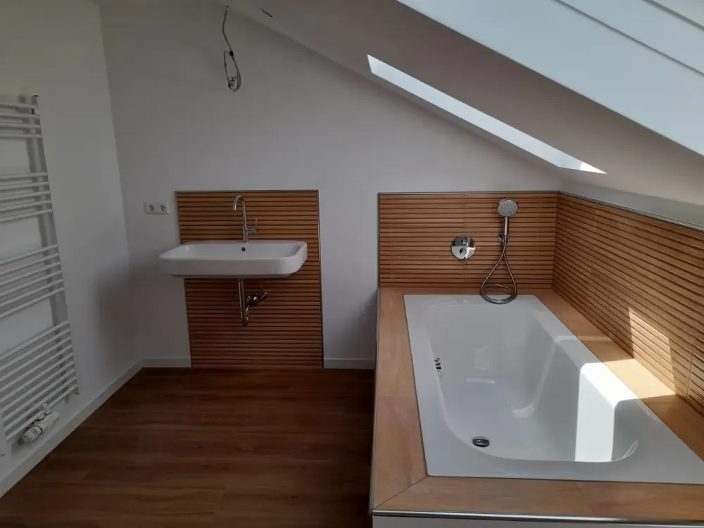 5 1/2 Zimmer Dachgeschosswohnung mit großzügiger Loggia - PROVISIONSFREI - geeignet für WG