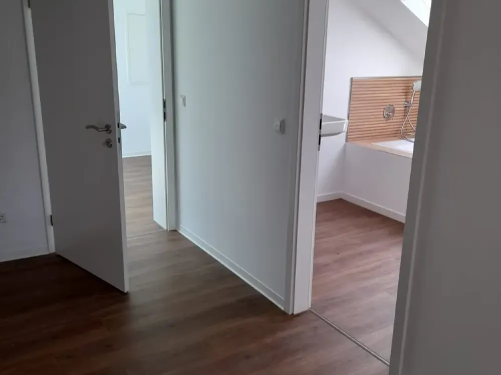 5 1/2 Zimmer Dachgeschosswohnung mit großzügiger Loggia - PROVISIONSFREI - geeignet für WG