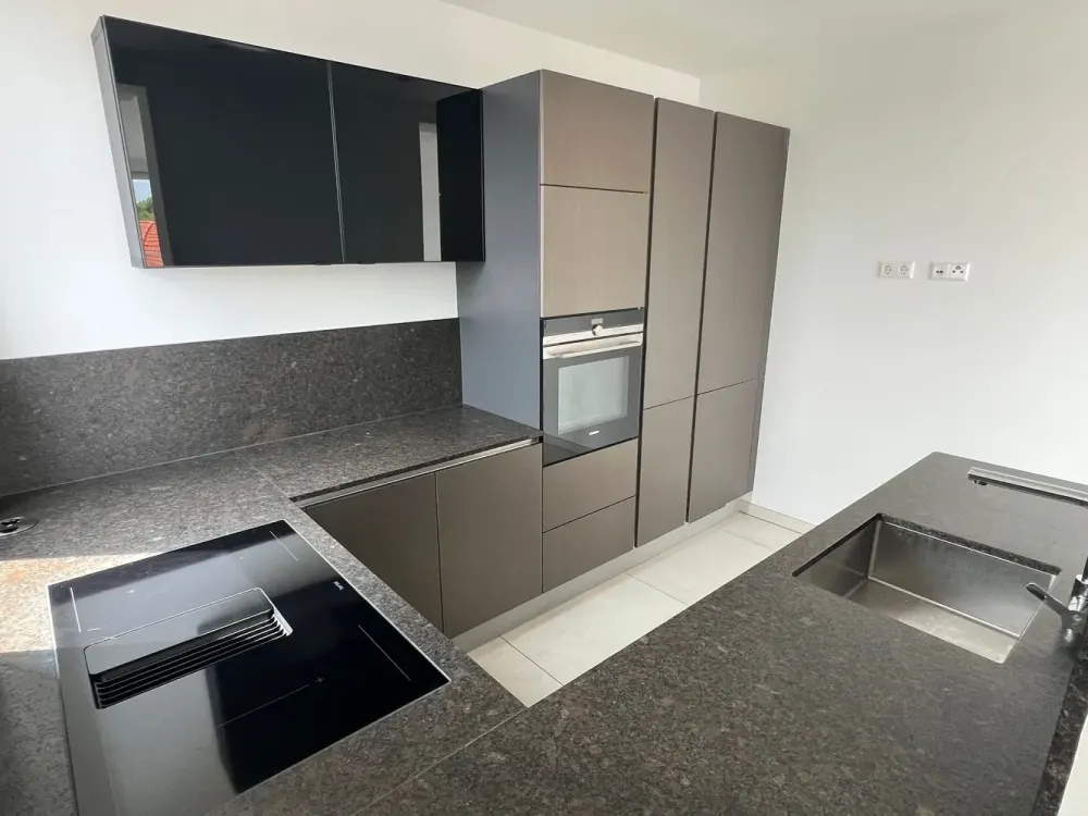 Stylische 4-Zimmer-Wohnung mit hochwertiger Einbauküche im begehrten Fünf-Häuser-Quartier