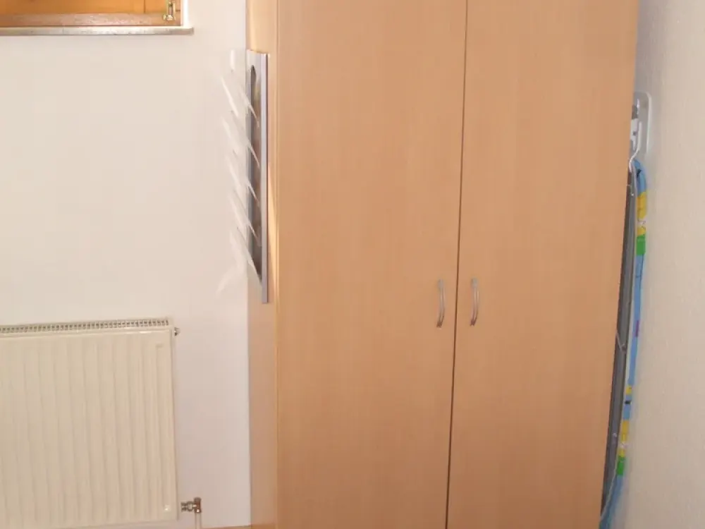 neuw. MÖBLIERTES Apartment. TOP Lage - nahe Bus + UBahn, sowie aller Einkaufsmöglichkeiten. Garten