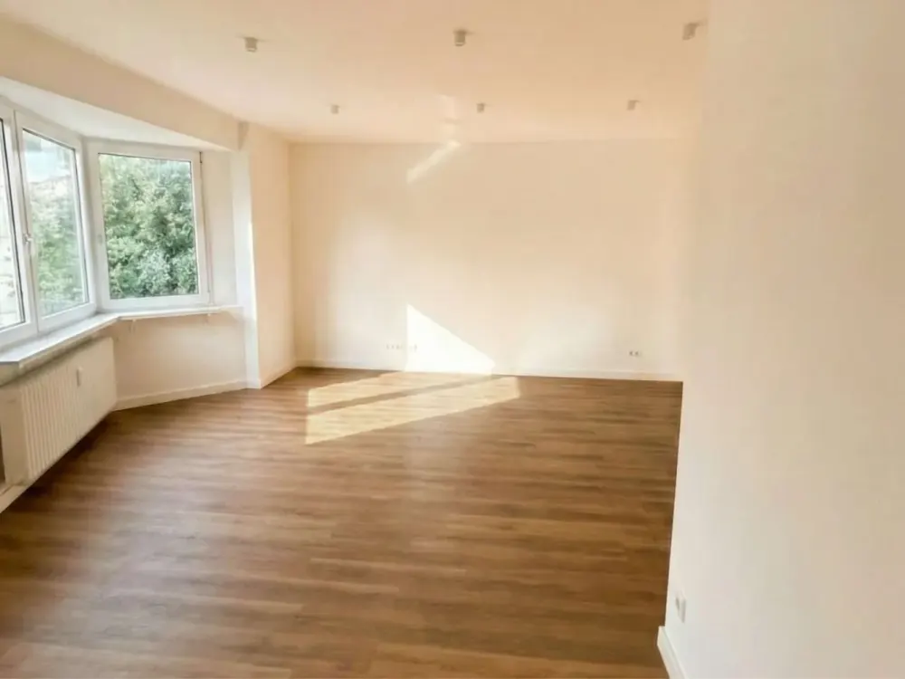 First Occupancy Near Kö: Exclusive 1.5-Room Apartment, Fitted Kitchen, Balcony, Elevator