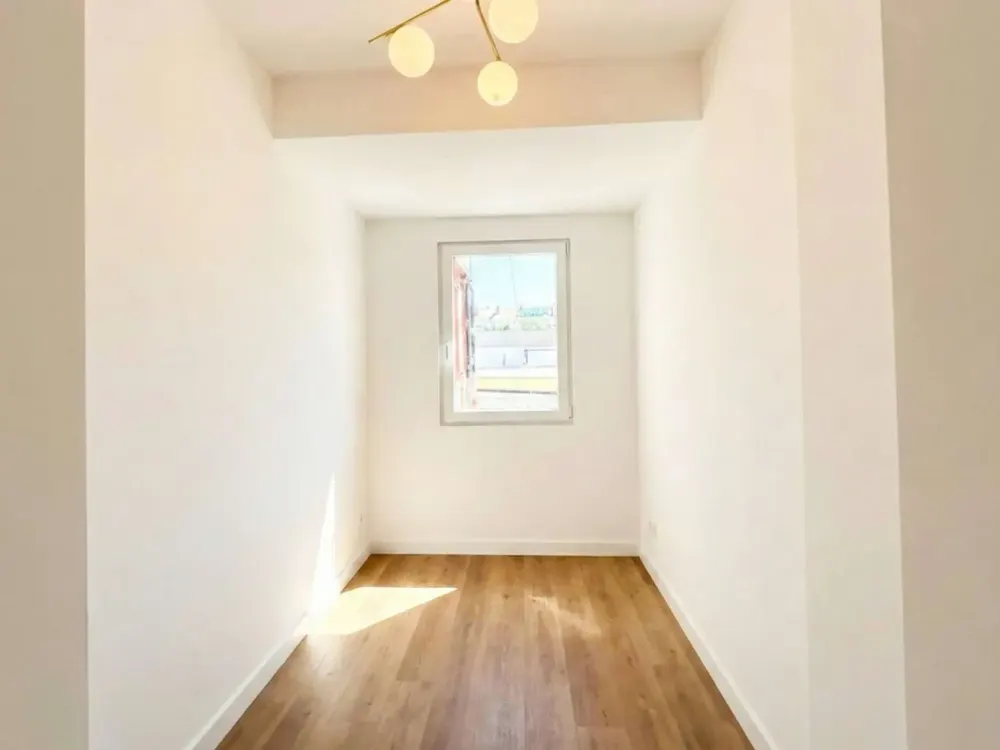 First Occupancy Near Kö: Exclusive 1.5-Room Apartment, Fitted Kitchen, Balcony, Elevator