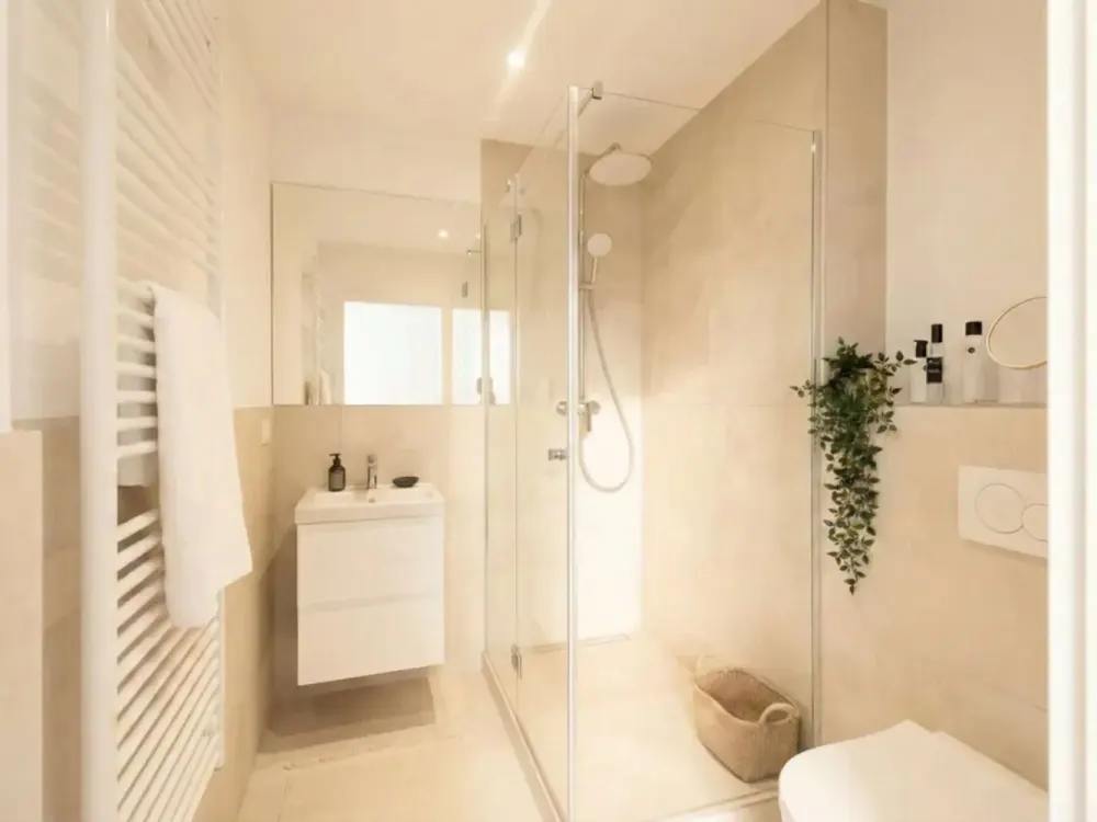First Occupancy Near Kö: Exclusive 1.5-Room Apartment, Fitted Kitchen, Balcony, Elevator