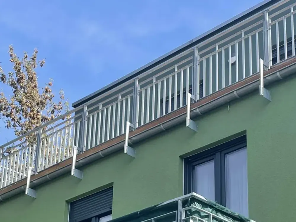 Bes. Sonntag 13.9. um 19 Uhr Dachwohnung/Penthouse mit 2 DG-Terrassen, Einbauküche