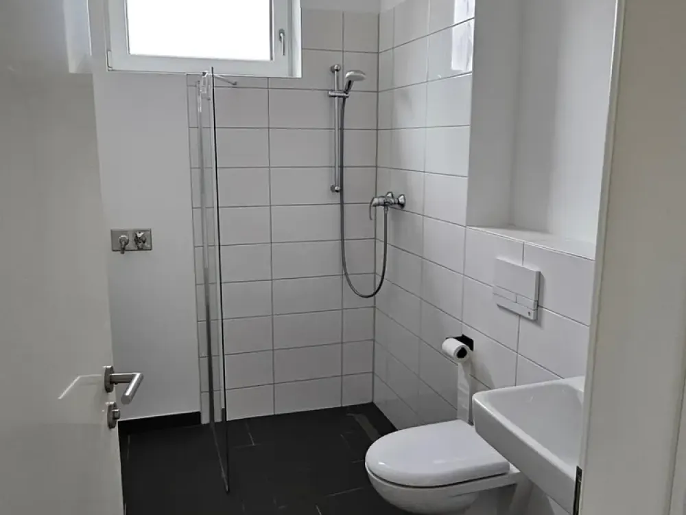 Bes. Sonntag 13.9. um 19 Uhr Dachwohnung/Penthouse mit 2 DG-Terrassen, Einbauküche