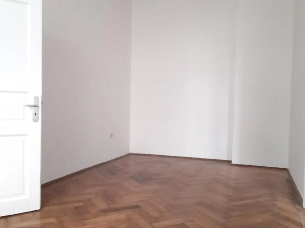 Schöne 2-Zimmer-Erdgeschosswohnung im ruhigen Hinterhof eines gepflegten Denkmalanwesens in Haidhausen