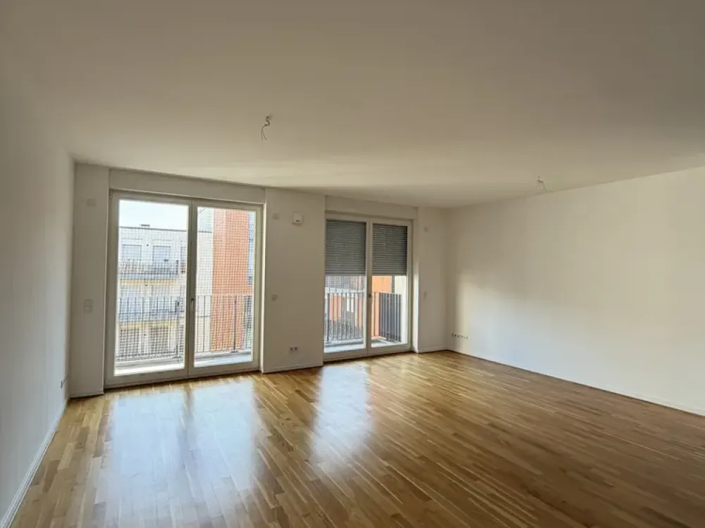 Moderne 4-Raum-Wohnung im Zentrum: Einbauküche und Balkon