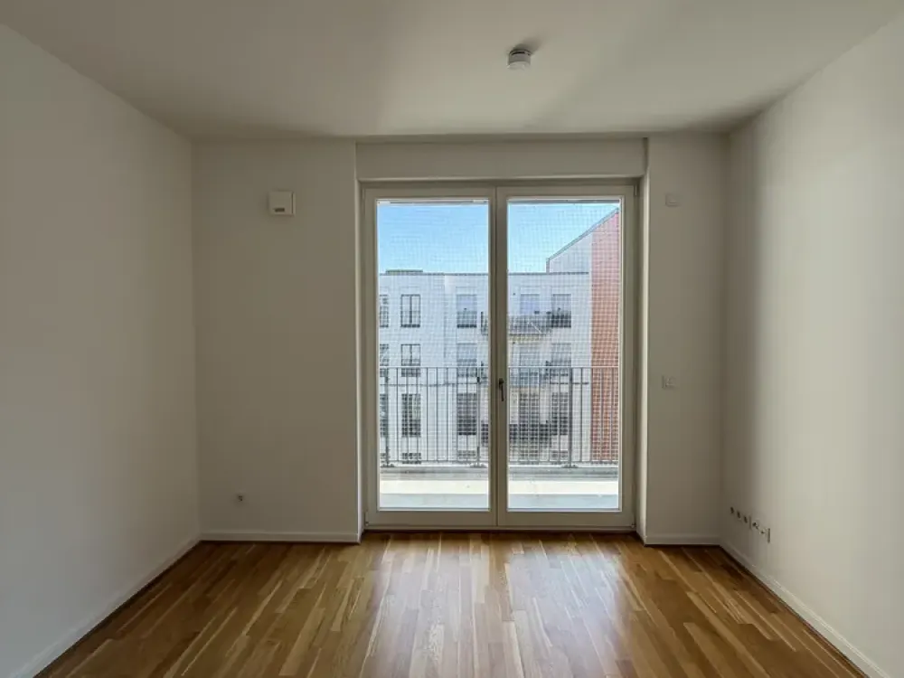 Moderne 4-Raum-Wohnung im Zentrum: Einbauküche und Balkon