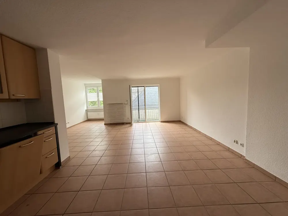 Frisch renovierte 2-Zimmer-Wohnung mit Balkon und PKW-Stellplatz im Zentrum von Herkenrath