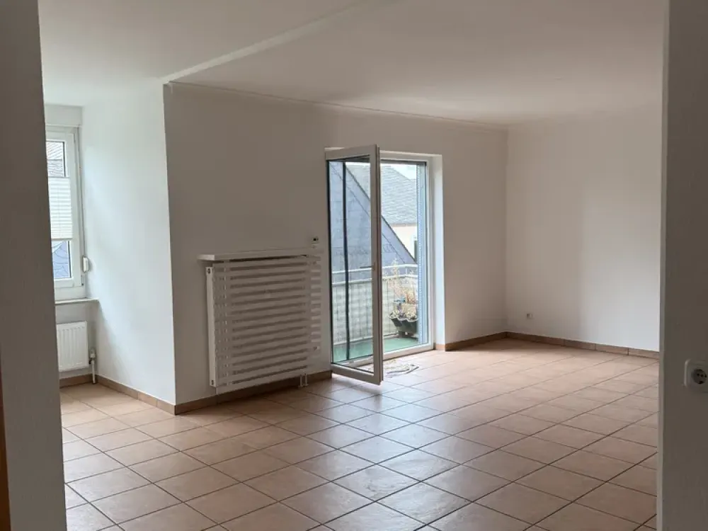 Frisch renovierte 2-Zimmer-Wohnung mit Balkon und PKW-Stellplatz im Zentrum von Herkenrath